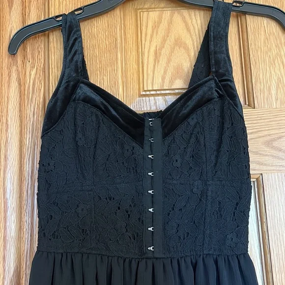 Black dress - Picture 2 of 3